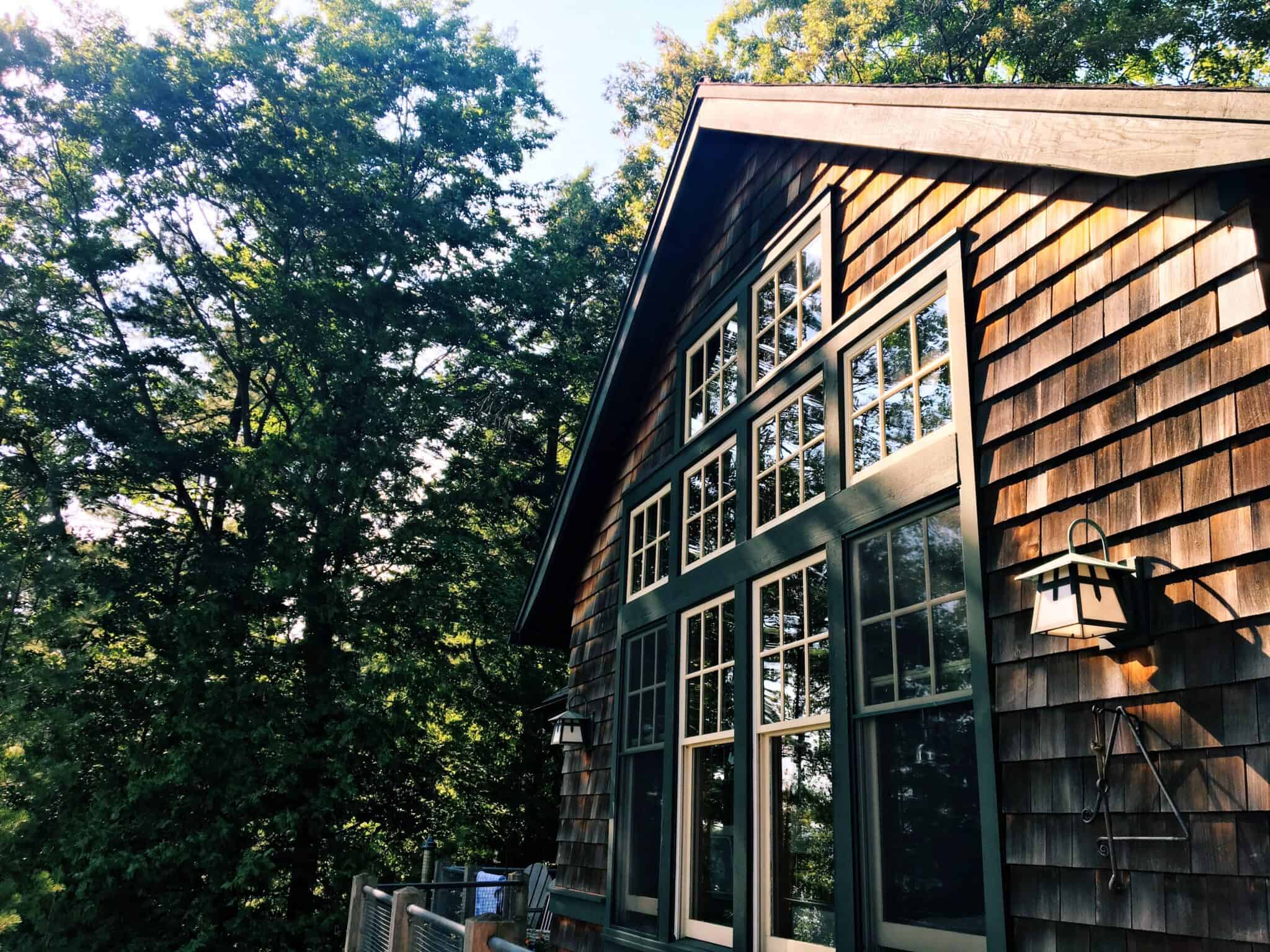 14 PetFriendly Airbnb & VRBO Cabins in Vermont Doggy Check In
