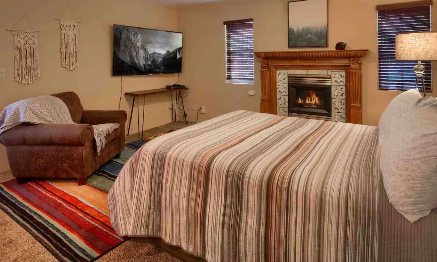 10 PetFriendly Lodgings Near Yosemite Doggy Check In