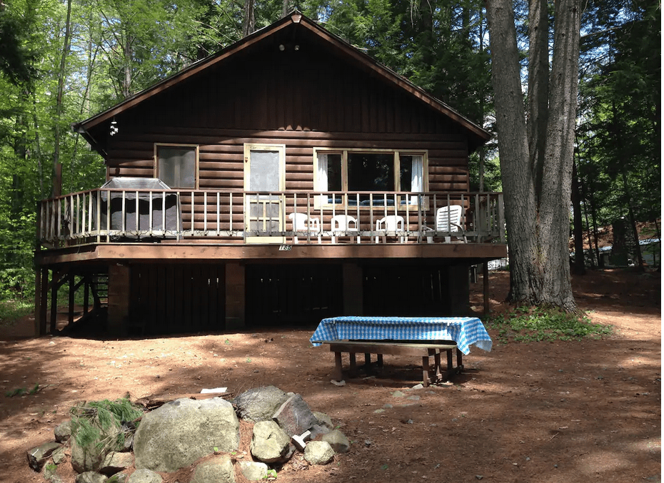 14 Rustic, Pet-Friendly Lake George Cabins | Doggy Check In