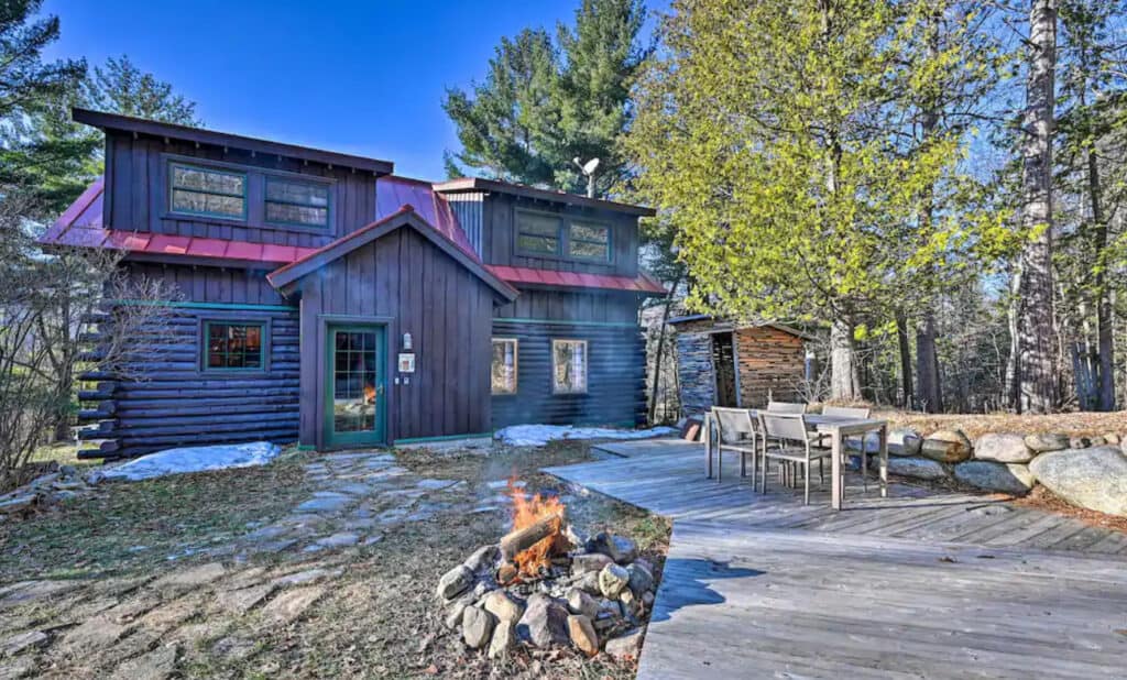 12 JawDropping, PetFriendly Cabin Rentals in the Adirondacks Doggy