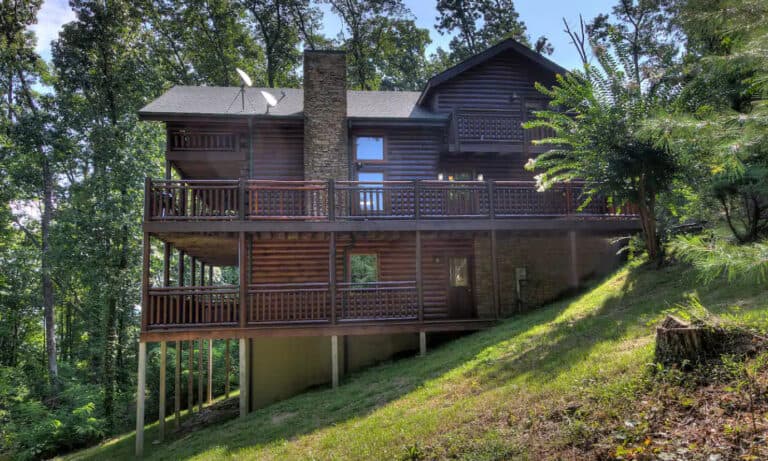 12 Cozy Pet-Friendly Cabins in Pigeon Forge, TN - Doggy Check In