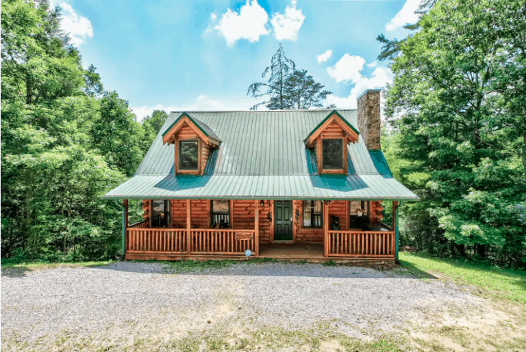 11 PetFriendly Airbnb & VRBO Cabin Rentals in Sevierville, TN Doggy