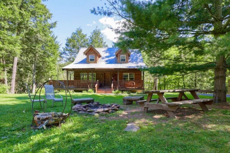 12 Cozy PetFriendly Cabin Rentals in Pennsylvania Doggy Check In